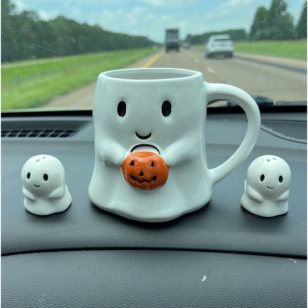 ***LAST ONE LEFT***Cracker Barrel Ghost Mug with S&P Shaker!